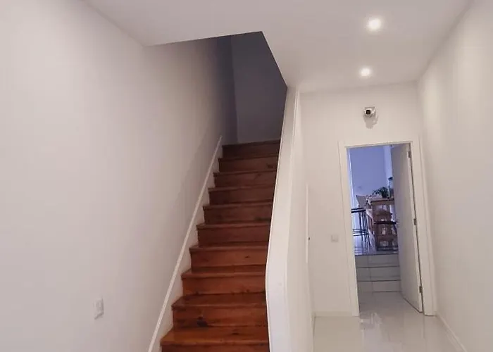 Owls Ribeiro Гостевой дом Порту